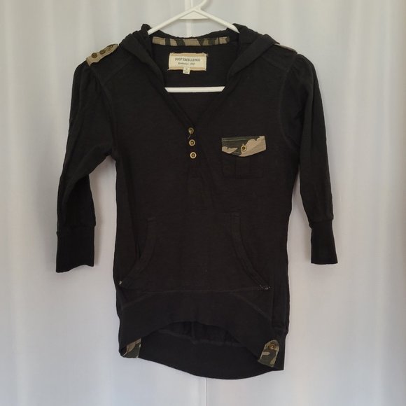 Black elbow sleeve top with camo trim - Picture 1 of 7